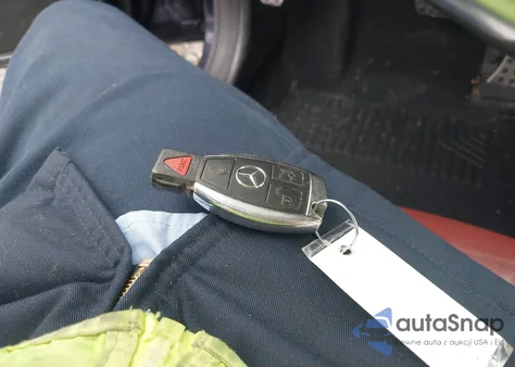 2012 Mercedes-Benz C 350 Sport z USA, uszkodzony, nr VIN WDDGJ5HB3CF817453